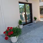 Finikas Apartament *