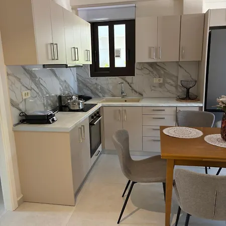 Apartament Finikas *