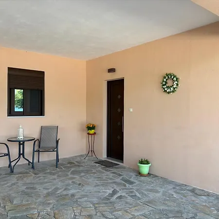 Finikas Apartament *